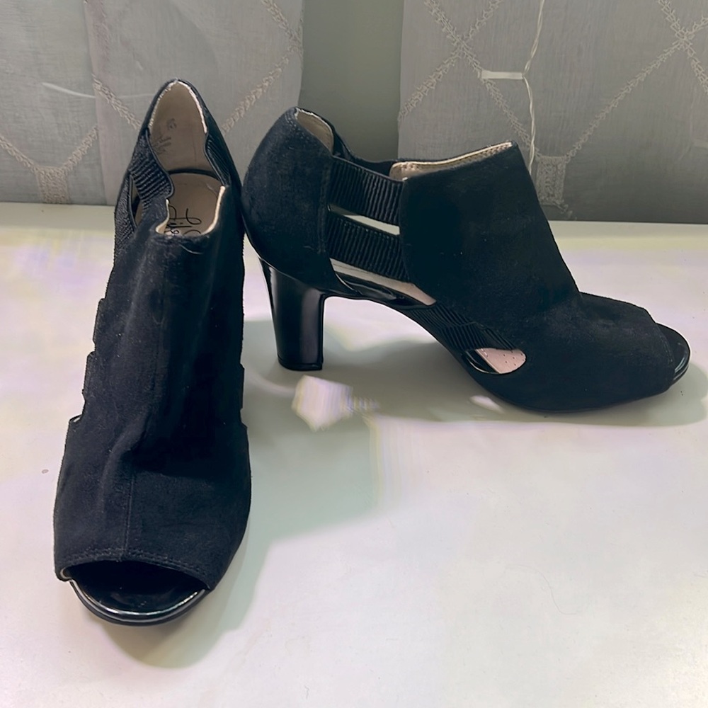 Life Stride Black Open Toe Heels